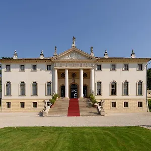 4* Отель Corner Della Regina